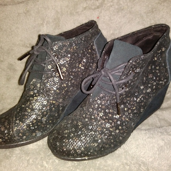 Toms Shoes - Toms Black and Gold Booties